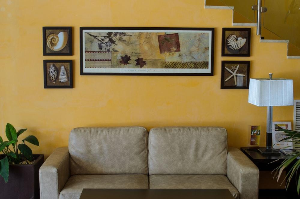 Martín Alonso Pinzón Hotel