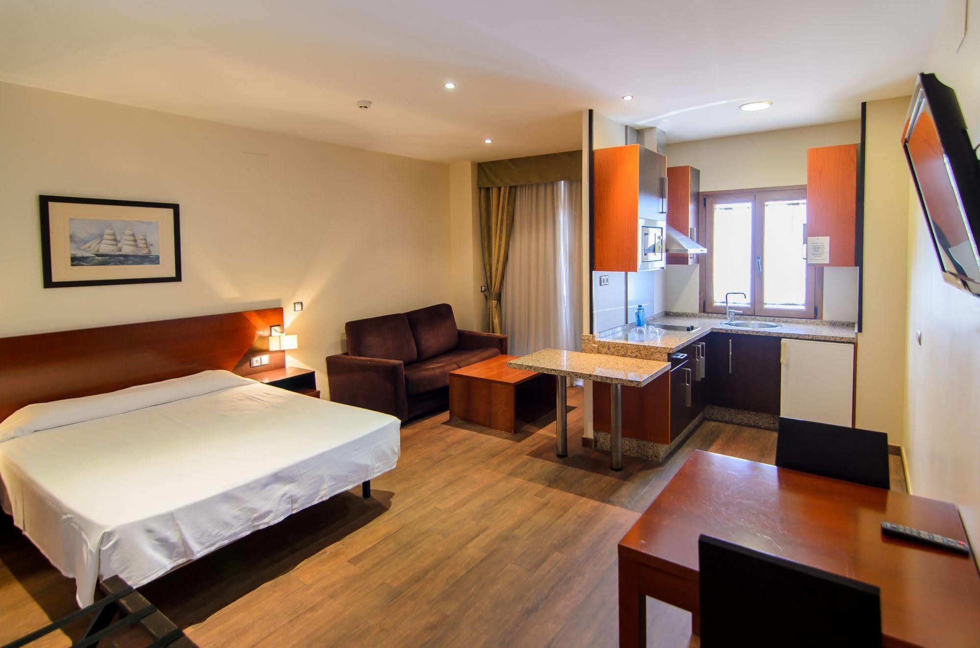 Martín Alonso Pinzón Hotel